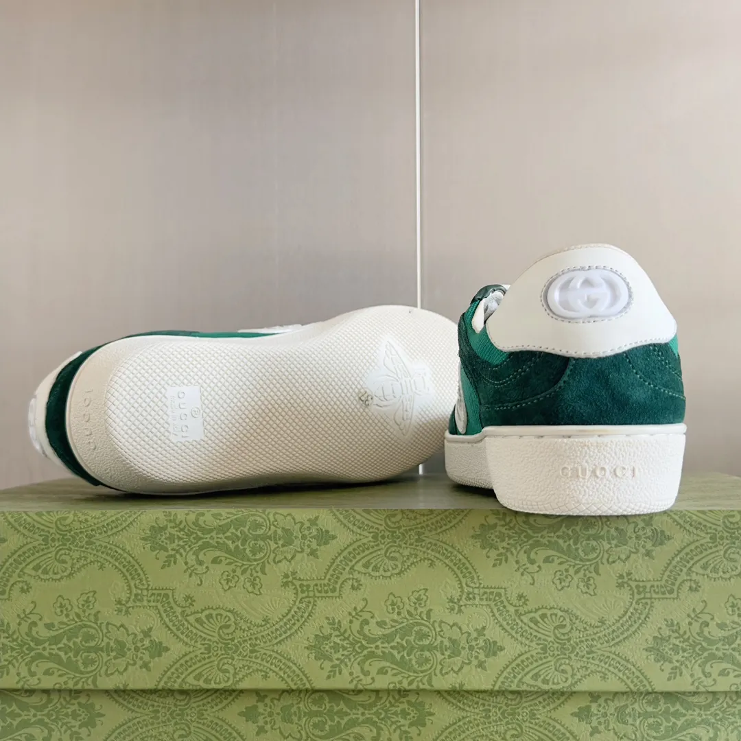 👟👟Ex-factory price 520👟👟Gucci Gucci's latest double G couple style casual sports shoes moral training shoes original purchase development and production production using innovative stitching technology to create a flowing texture like water. The leather design is paired with three-dimensional interlocking double-G leather patches and Gucci letter accessories, creating a free flowing texture of the entire shoe with a 3D effect. Fabric: Original custom imported first-layer cowhide. Lining: Original imported breathable mesh lining. Sole: Original molded T👟👟Ex-factory price U material. Size: 35-40# Men's model 39-45#